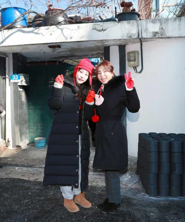 대전 서구 홍보대사 가수 김의영 연탄봉사 사진