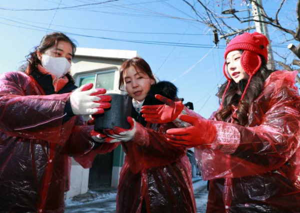 대전 서구 홍보대사 가수 김의영 연탄봉사 사진
