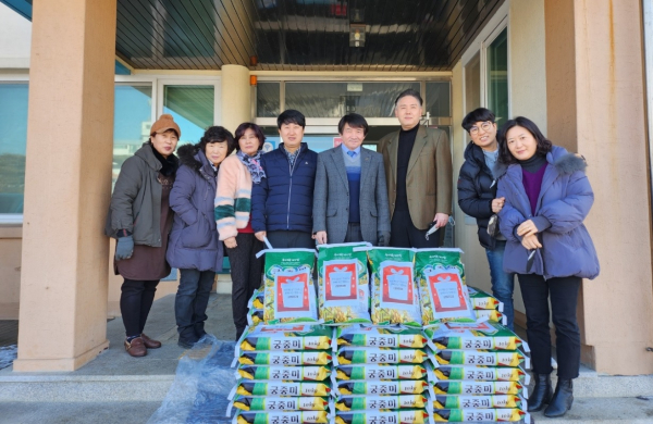 신양면 신양감리교회 쌀 후원 모습