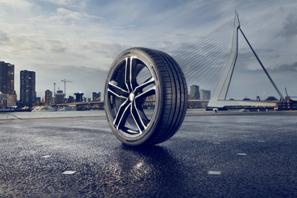 닛산 엑스트레일에 신차용 타이어 공급하는 한국타이어 벤투스 S 1 에보3 SUV