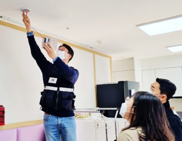 사회서비스 시설(복지·보육·요양·재가분야)을 위한 2022년 시설 안전 점검 사업(소방, 전기, 방역)을 마무리했다.