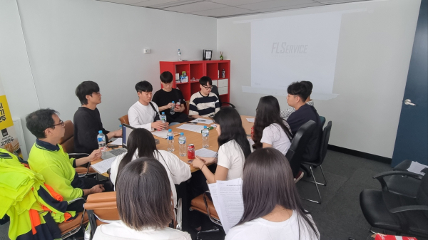 인턴십 현장 회의사진