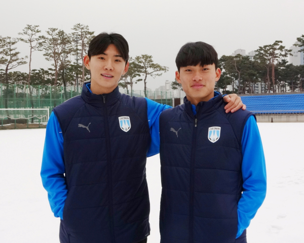 김주환 선수(왼쪽)와 신원호 선수(오른쪽)/천안시티FC 제공