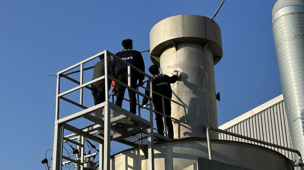 장동지역 폐기물처리업체 지도점검하는 모습