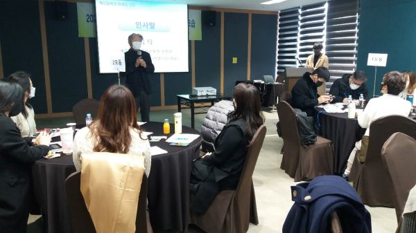 11일, 혁신고 교사들이 H호텔세종시티에서 열린 ‘2022년 전국 혁신고등학교 네트워크 워크숍에 참여하고 있다.