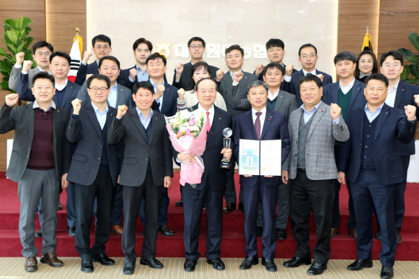 대전원예농협, 2022년말 기준 경제사업 물량 2,000억원 달성 기념사진