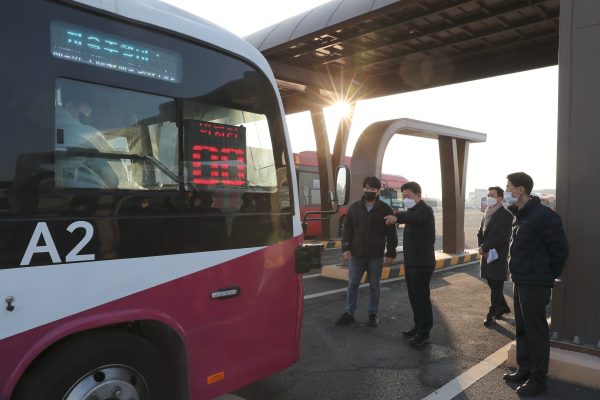 최임락 행복청 차장, 자율주행버스 시승 점검 모습