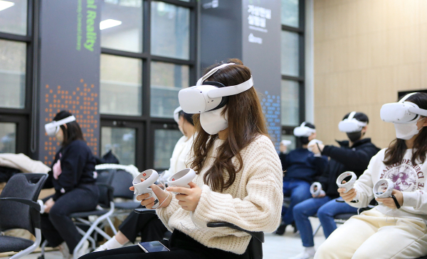 한남대 중앙도서관에 VR LAB 구축, 비교과 과정 진행 모습