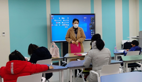 다문화 학생들이 동계방학 한국어 맞춤형 교실에 참여하고 있다.