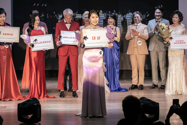 윤지아 모델 대상 수상 모습