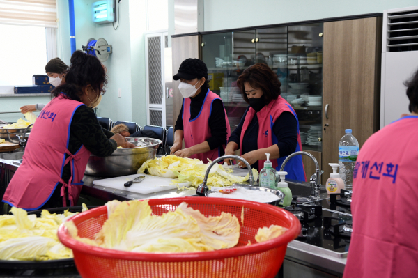 음식준비중인 생활개선회