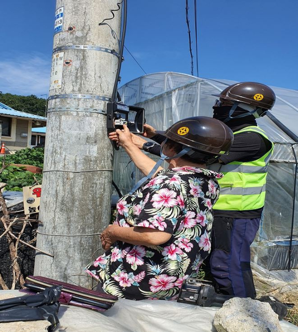 읍·면에 거주하는 노인들의 밤길 안전을 위해 추진한 농촌지역 가로등 관리 개선 모습