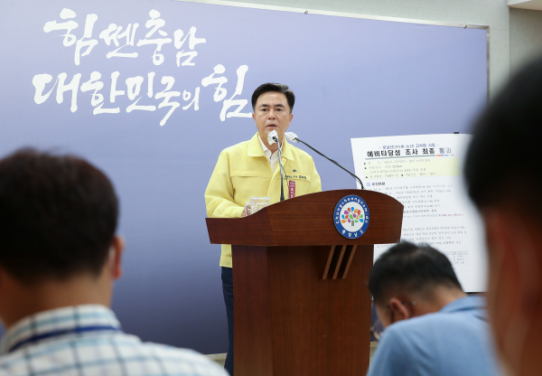 지난해 8월 24일 도청 프레스센터에서 김태흠 충남도지사가 기자회견을 열고, 호남선 고속화 사업 예비 타당성 조사 통과를 발표하고 있다.