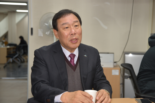 기자실을 방문한 최민호 세종시장&nbsp;