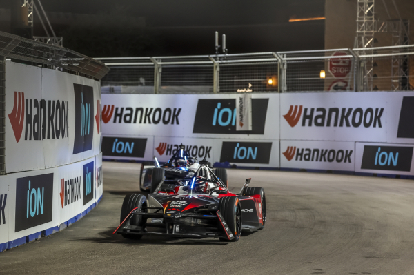 한국타이어의 포뮬러 E ‘2023 코어 디리야 E-PRIX’ 대회  현장