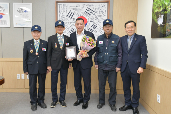 최원철 공주시장, 대한민국 6·25참전유공자회 감사패 받아