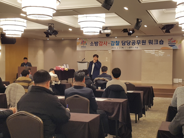 공동연수에 참석한 담당자들이 개선방안에 대해 의견을 나누고 있다