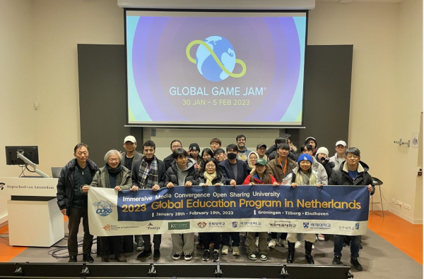 이병엽단장(사진 맨왼쪽)과 배재대를 비롯한 6개 대학 학생, 연구진들이 네덜란드 현지에서 글로벌 프로젝트를 수행하며 기념사진