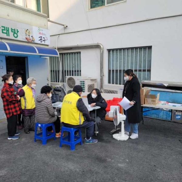 은행선화동 행정복지센터에서 진행한 노인일자리 참여자 결핵 검진 모습