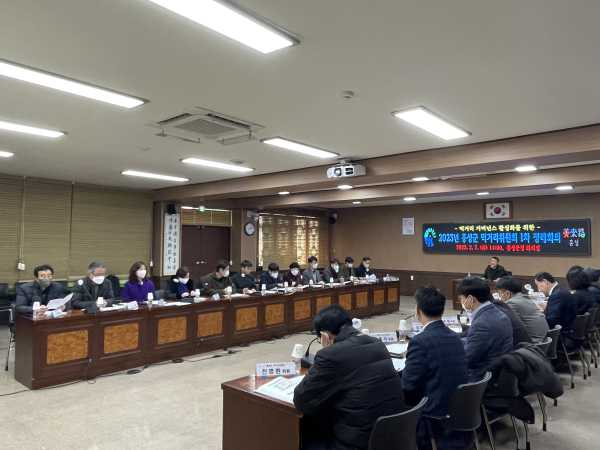 홍성군 먹거리위원회가 지역 먹거리 선순환 체계 구축 논의를 하고있다.