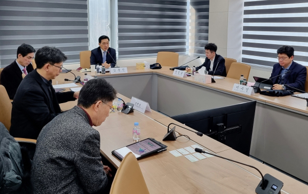 서울대학교 ‘정책&지식 포럼’ 현장 사진 * 한국농수산식품유통공사 김춘진 사장(우측3번째)