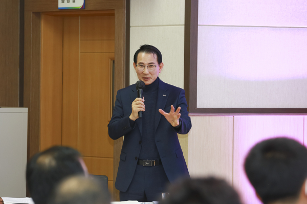 이완섭 서산시장이 10일 석남동 행정복지센터에서 올해 마지막 시민과의 대화를 주재하고 있다