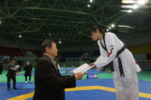 오른쪽 이한나 학생