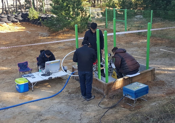 관측정 현장 지하수 점검 모습