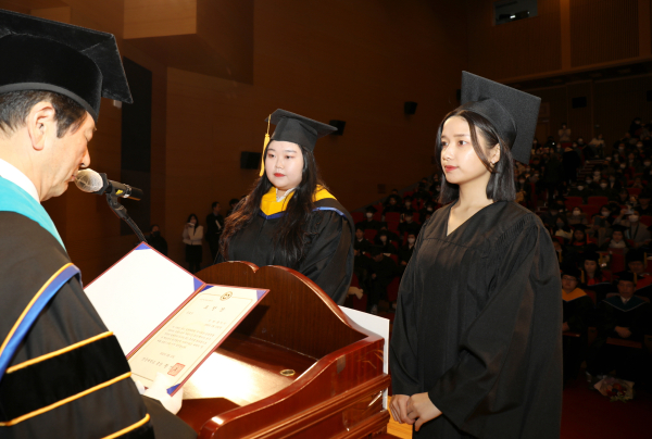 선문대, 2022학년도 전기 학위수여식 개최/ 공로상(일반대학원 석사 홍지우, 신학대학 김지윤)