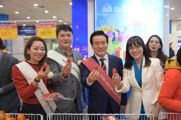 COOP마트 판촉전에 힘을 보탠 안민 MH그룹 대표