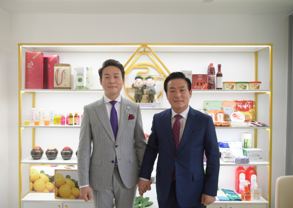 왼쪽 김정민 대표, 백성현 논산시장