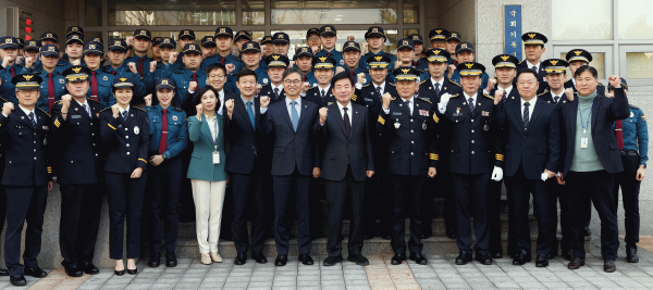 김진표 국회의장은 23일 국회기동대 발대식에 참석했다.