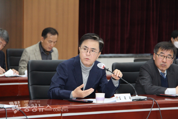 김태흠 충남지사가 27일 실국원장회의에서 모두발언을 하고있다/사진 권상재 기자