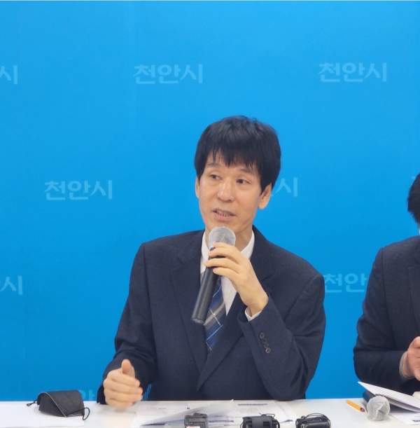 ‘2023 천안 K-컬처 박람회’ 실행계획에 대해 브리핑하는 박재현 복지문화국장/박동혁 기자