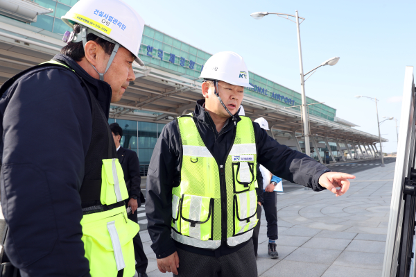 지난 8일, 임종일 부이사장이 호남본부 관내 건설사업 현장 점검하고 있다.