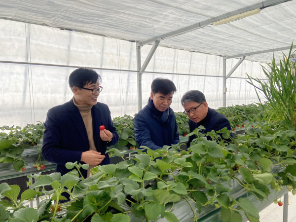 스마트농업 교육장 방문 장면