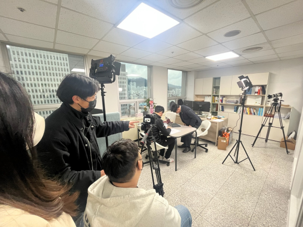 한국영상대는 영화영상과 출신인 새내기 이주아 감독이 제작 모습