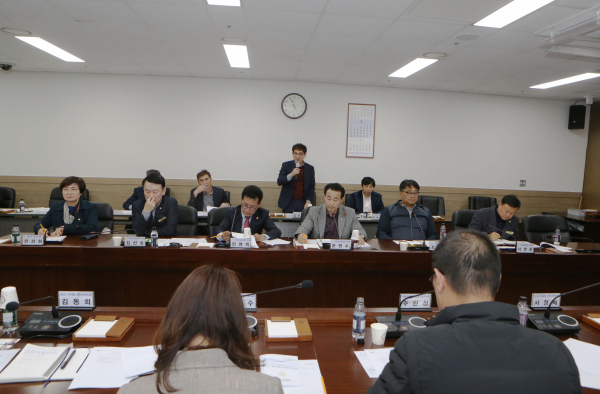 당진시의회 산업건설위원회·대한주택관리사협회와 간담회 개최 모습