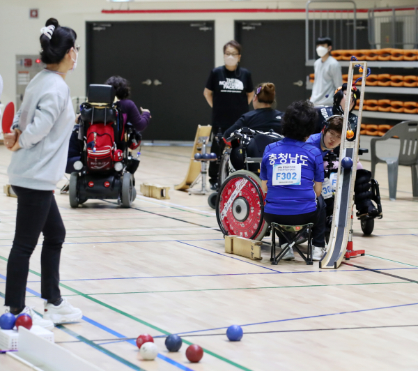지난해 11월 태안종합실내체육관에서 열린 ‘제4회 충청남도지사배 전국보치아선수권대회’ 모습.
