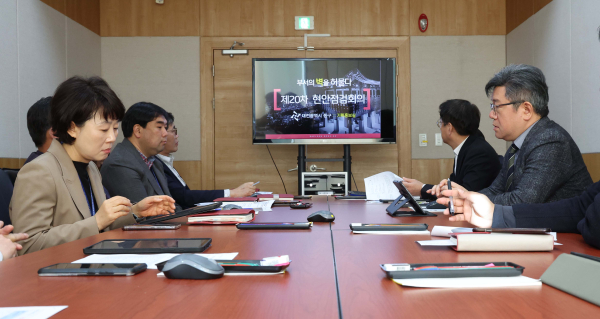 부구청장 주재로 민원 해결과 약속사업 추진 위한 현안점검회의 매주 목요일 개최 모습