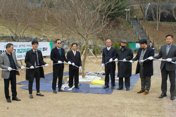 지난 16일  ‘함께 한 30년, 함께 할 100년’을 주제로 통합 개교 30주년 기념식수 모습