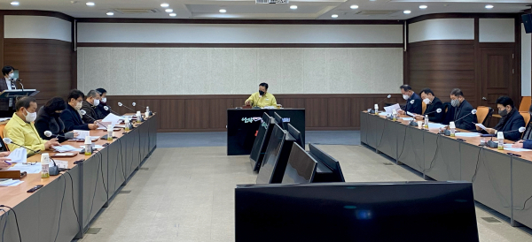 지난해 12월 28일 군청 중회의실에서 열린 태안사랑장학회 이사회 모습