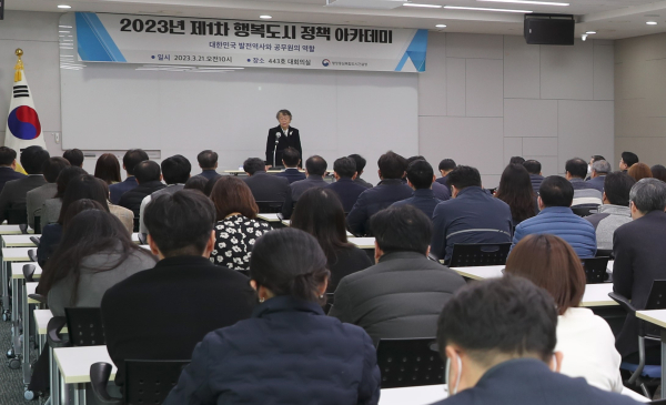 서울대학교 이인호 명예 교수 강연사진