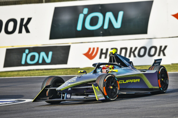 한국타이어의 포뮬러 E 2023 케이프타운 E-PRIX 대회 현장 모습