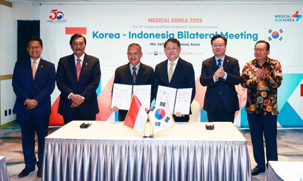 대한민국 선메디컬센터, 인도네시아 보건부와 MOU 체결식 모습