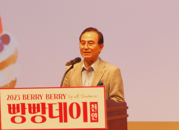 '베리베리 빵빵데이' 개막식에서 축사를 하는 박상돈 시장/박동혁 기자