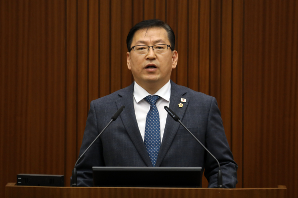 5분 발언하는 유인호 세종시의회 의원