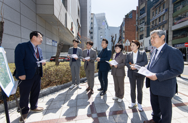 그린메디컬 스트리트 조성사업과 타임월드 일원 보행환경 개선사업 현장점검 모습