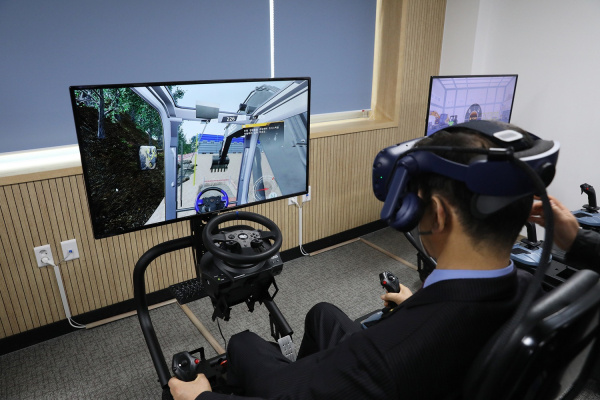 'VR시뮬레이터 시연 모습