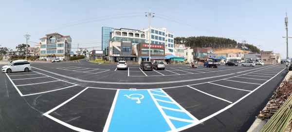 환경정비 사업을 마무리한 몽산포항 모습.